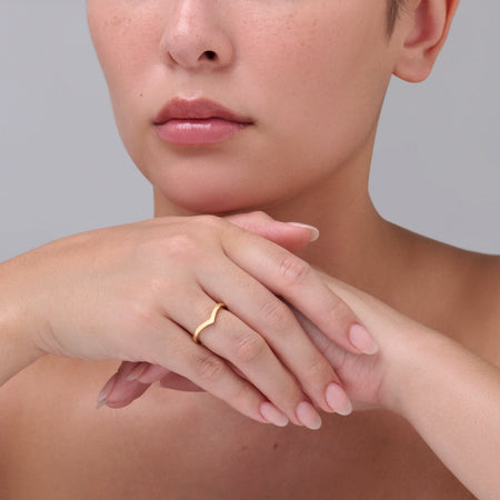 Capri Dreaming® Summit Small Curved Plain Ring | 18K Yellow Gold