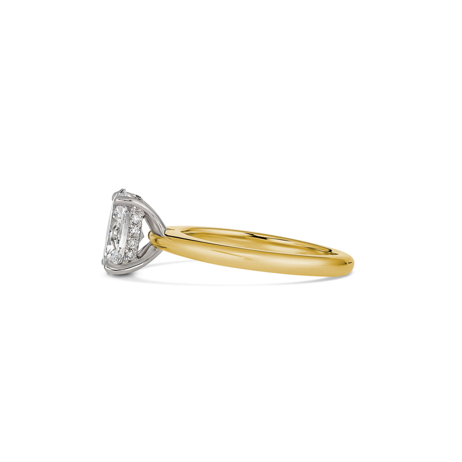 Classic Engagement Oval Cut Diamond Ring with Platinum Claws | Yellow Gold