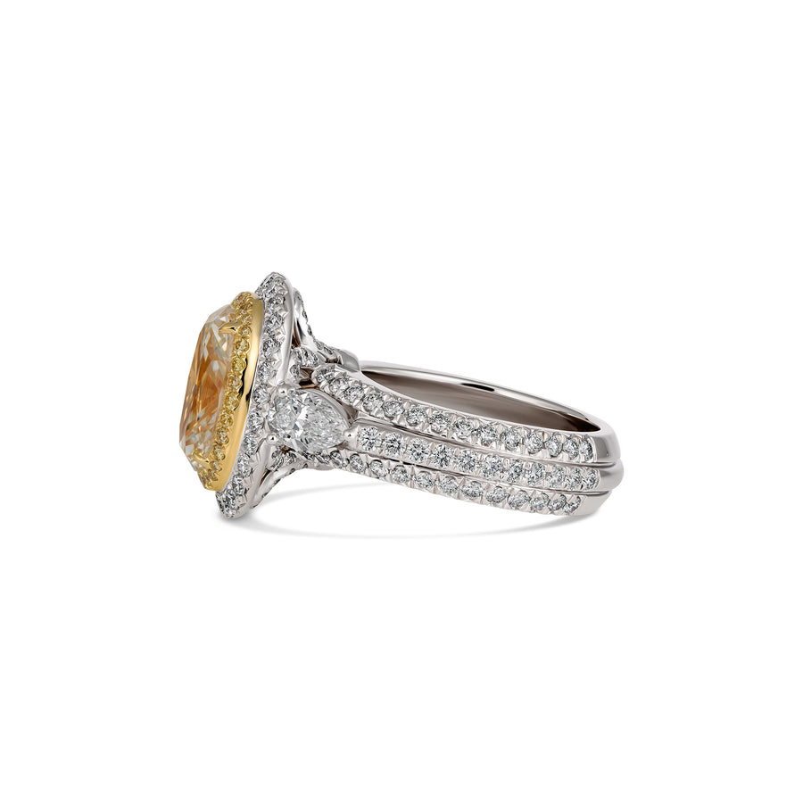 Hello Yellow® Oval Cut Yellow Diamond Halo Ring | Platinum