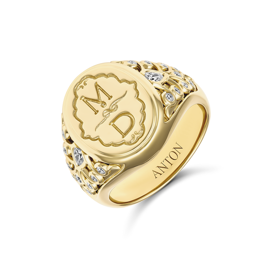 Capri Dreaming® Bold Crest Signet Ring | 18K Yellow Gold