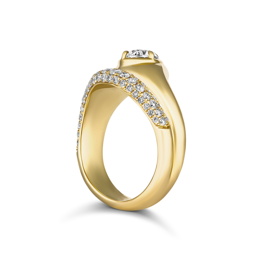 Riviera Luminous Pavé Wave Oval Natural Diamond Ring | 18K Yellow Gold