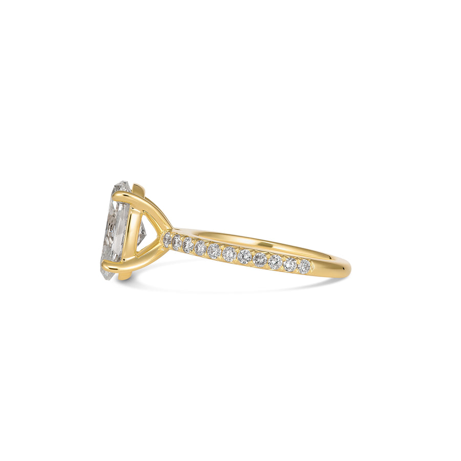 Hot Rocks® Collection Oval Cut Diamond Engagement Ring | Yellow Gold