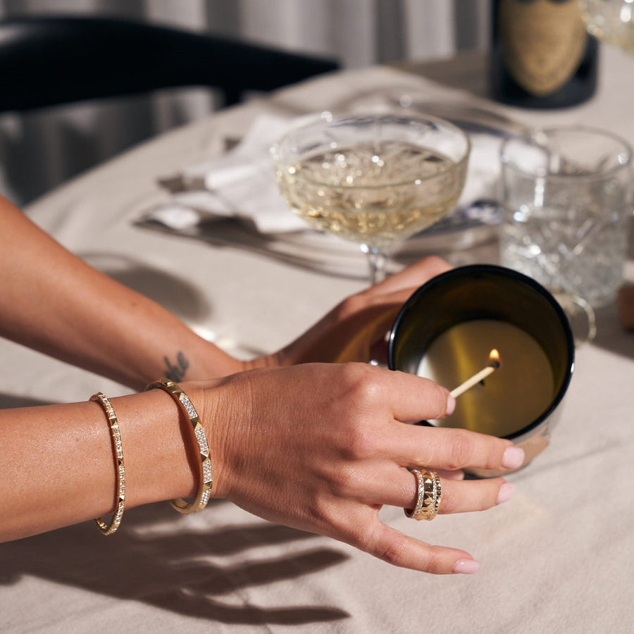 R.08™ Une Bangle | Yellow Gold